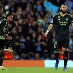 Manchester (United Kingdom), 17/05/2023.- Karim Benzema (R) of Real Madrid reacts after Manchester City scored their third goal during the UEFA Champions League semi-finals, 2nd leg soccer match between Manchester City and Real Madrid in Manchester, Britain,.