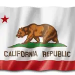 La bandera de la República de California tenía un oso, una estrella roja y escrito &quot;California Republic&quot;