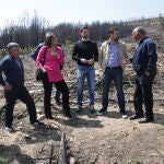 Tudanca durante su visita a la zona incendiada en Zamora
