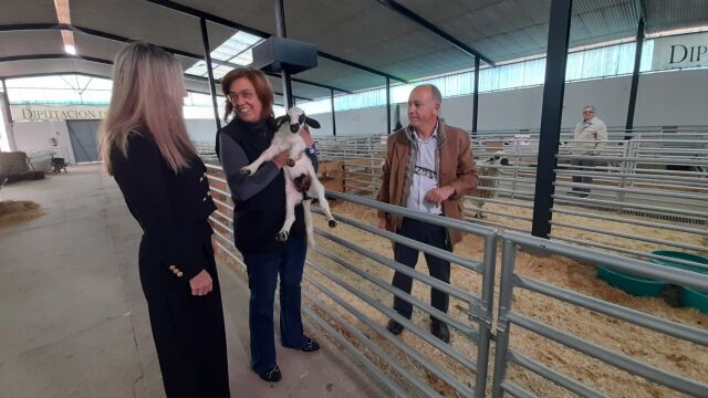 La presidenta de la Diputación de Palencia, Ángeles Armisén, y el de ANCHE; Mariano Paramio, inauguran la Feria