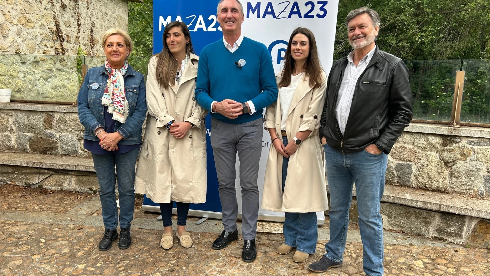 El candidato del PP por Segovia, José Mazarías, presenta su propuesta juvenil, junto a Francisco Vázquez, Paloma Sanz, Andrea Ballesteros y Elena Rincón