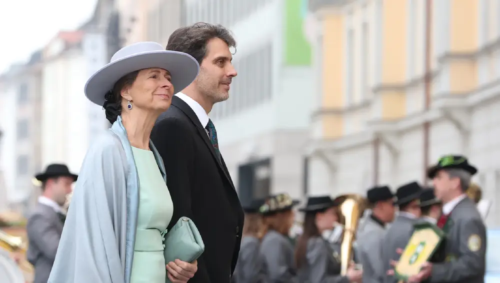 Luis de Baviera junto a su madre, la princesa Beatriz
