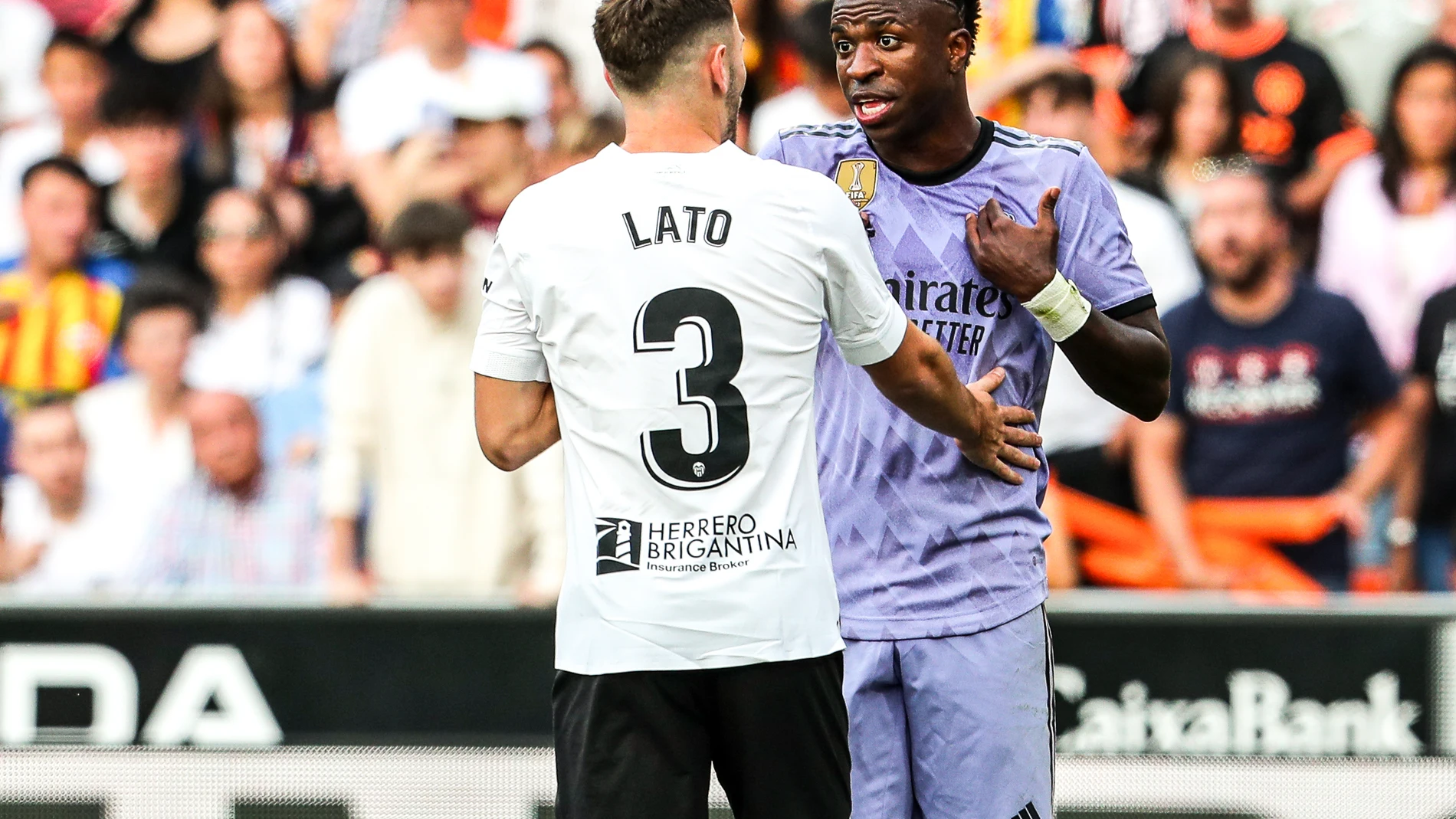 Vinicius Junior of Real Madrid and Toni Lato of Valencia protest during the spanish league, La Liga Santander, football match played between Valencia CF and Real Madrid at Mestalla stadium on May 21, 2023, in Valencia, Spain.
Ivan Terron / Afp7 
21/05/2023 ONLY FOR USE IN SPAIN