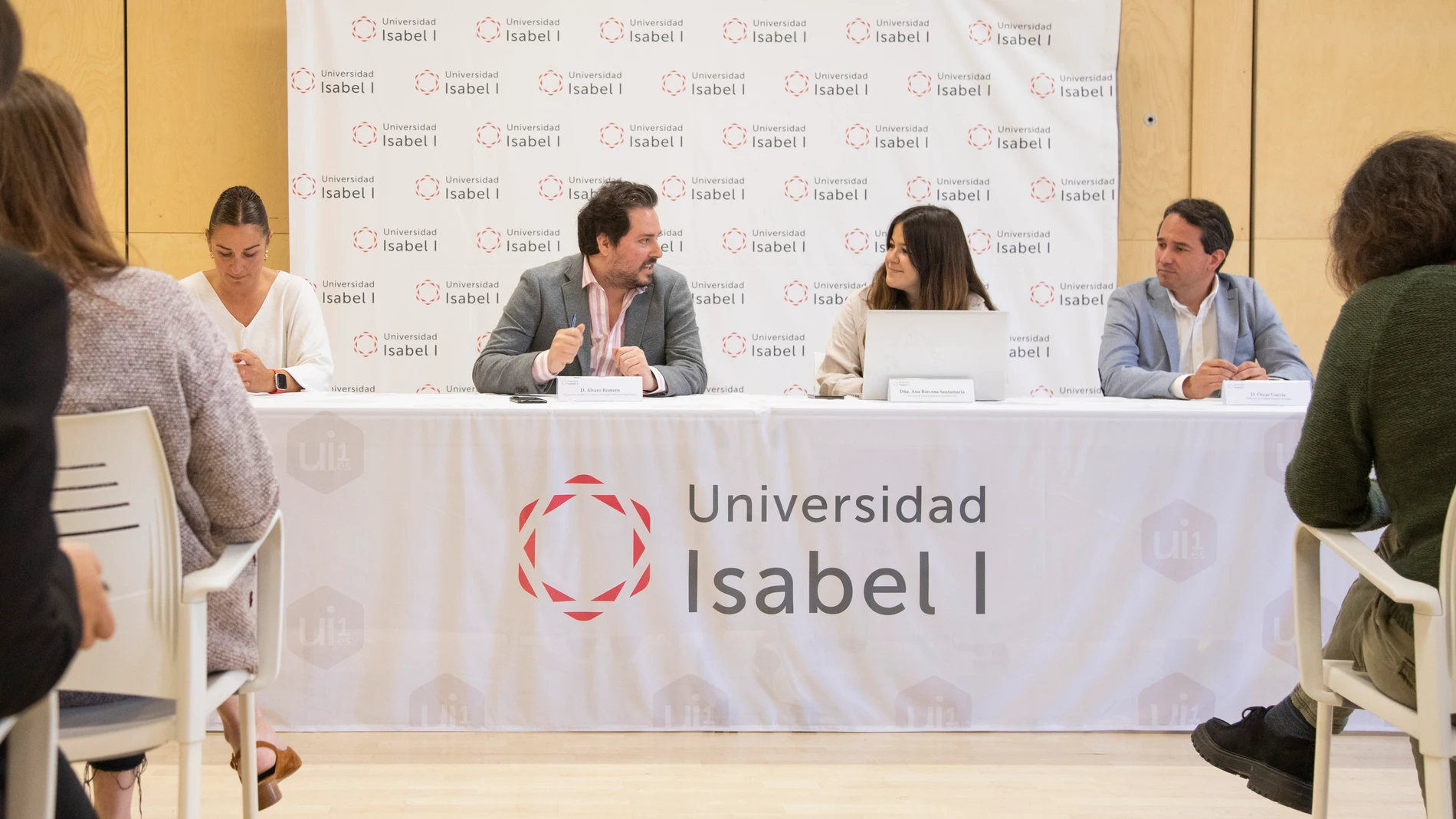 El Decano de la Facultad de Ciencias y Tecnología de la Universidad Isabel I, Álvaro Romero Barriuso, presenta la final de los proyectos educativos Ruralbotic y Stem Talent Kids