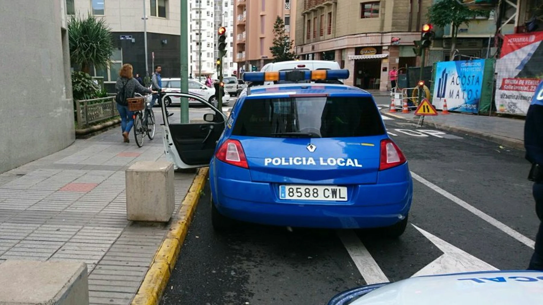 Encuentran en un autobús urbano a un niño de 7 años que había desaparecido en el centro de Lugo