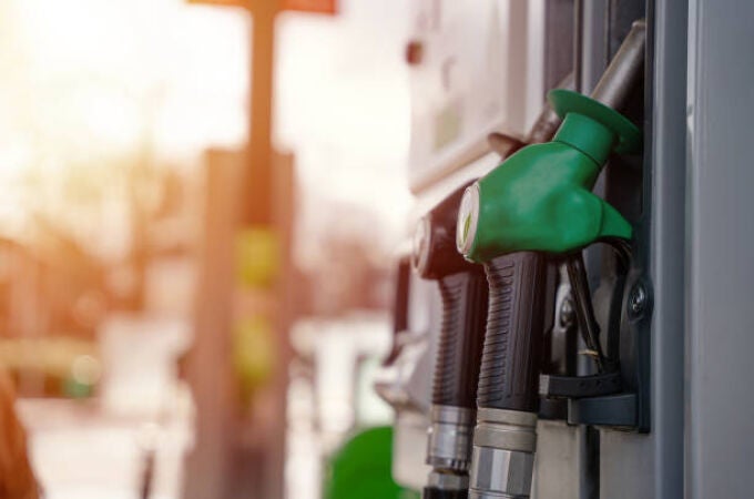 En qué se diferencian los e-fuels o combustibles sintéticos, del diésel y de la gasolina