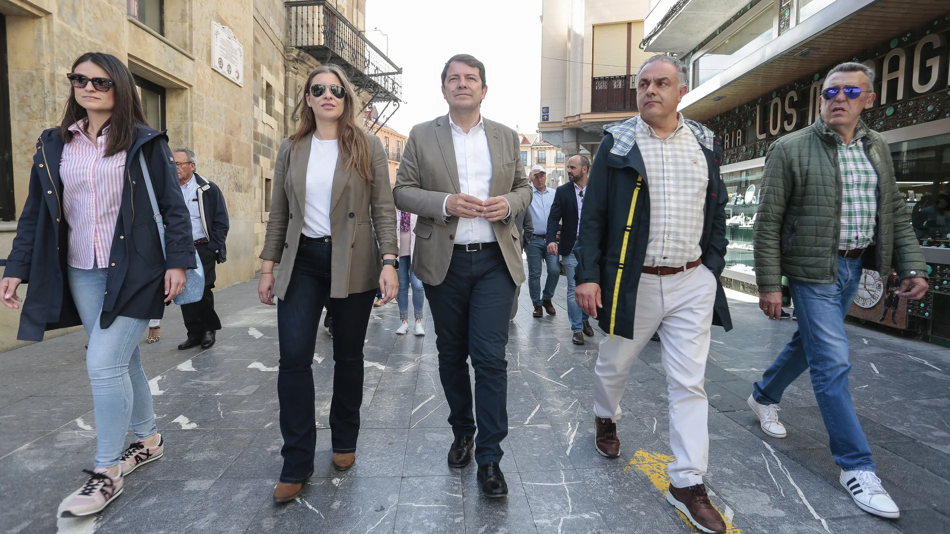 Mañueco pase por Astorga junto al candidato José Luis Nieto y Ester Muñoz, entre otros