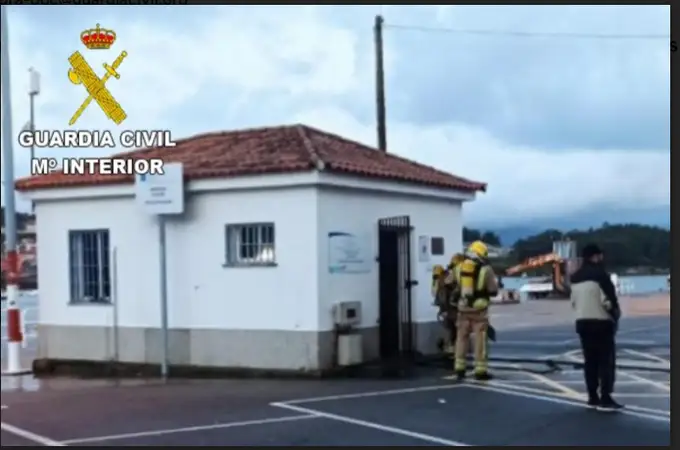Le ponen una multa y quema una caseta de la Xunta de Galicia