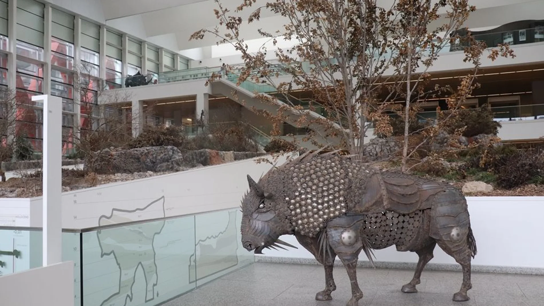ICAL. Escultura de un bisonte europeo realizada por el artista Cristino Díez incorporada a la exposición permanente del MEH