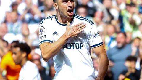 Marc Roca con el Leeds