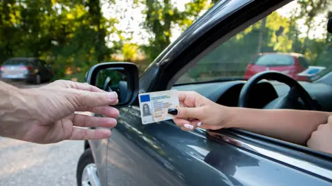 El Gobierno modifica la edad para renovar el carnet de conducir a los exenfermos de cáncer
