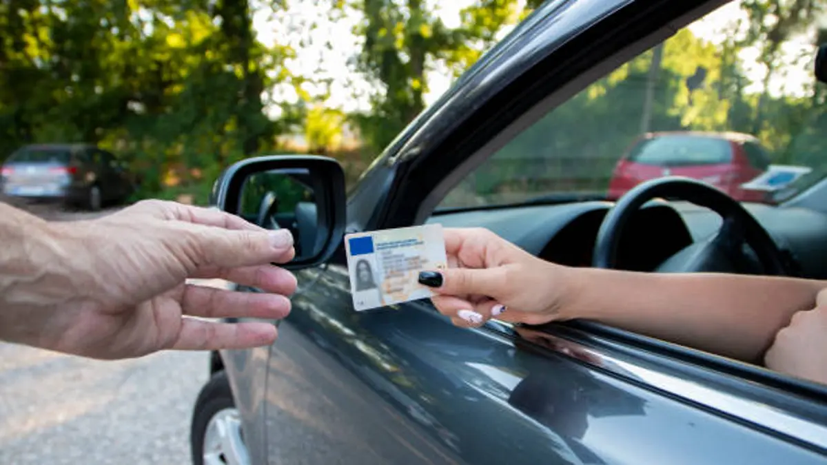Jóvenes sin carné de conducir: los permisos emitidos entre los 18 y 24 años caen un 26% en los últimos 15 años