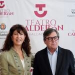 La concejala de Cultura y Turismo del Ayuntamiento de Valladolid, Ana María Redondo, y el director del Teatro Calderón, José María Viteri, presentan programación de Ferias 2023 y Temporada de Abonos 2023/24