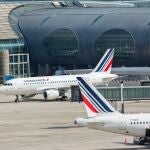 Francia prohíbe los vuelos cortos con alternativa en tren desde este miércoles