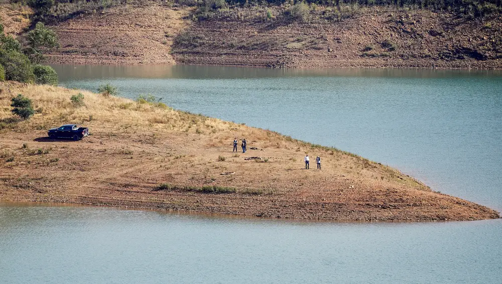 Search for Madeleine McCann resumed at the Arade dam area in Portugal