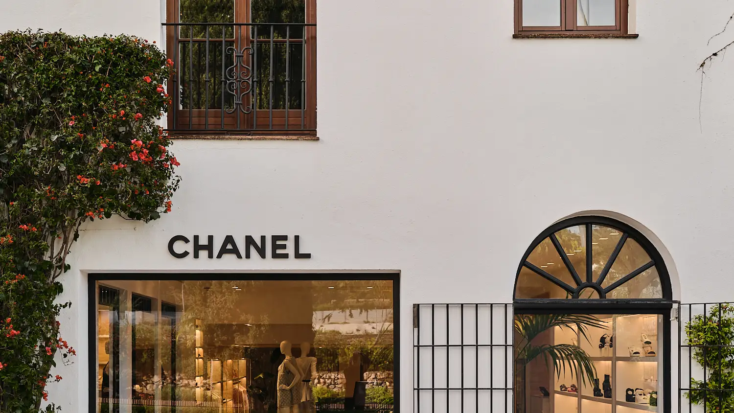 Chanel ha abierto tienda efímera en el Marbella Club, en la milla de oro de la Costa del Sol.