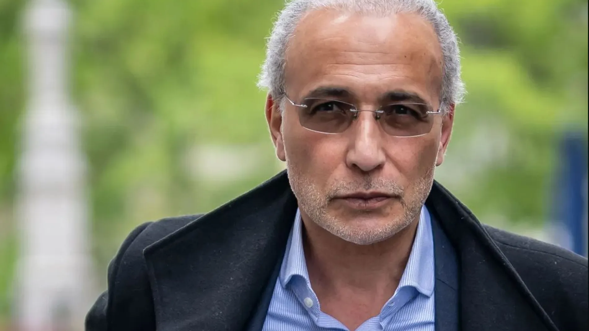  Tariq Ramadan llega al tribunal de Ginebra que dictó sentencia tras su juicio por la acusación de violación y coacción sexual