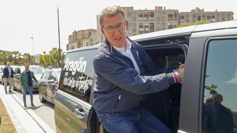 El presidente del Partido Popular, Alberto Núñez Feijóo antes de intervenir ayer en un acto en Zaragoza en apoyo a las candidaturas del PP