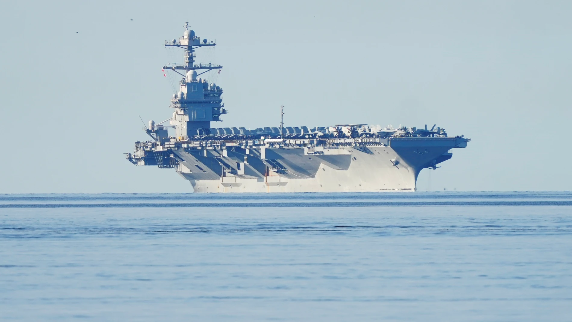 Jeloya (Norway), 24/05/2023.- American aircraft carrier USS Gerald R. Ford on its way into the Oslo Fjord in Jeloya, Norway, 24 May 2023. The world's largest warship will be in port of Oslo for four days. (Noruega) EFE/EPA/Terje Pedersen NORWAY OUT