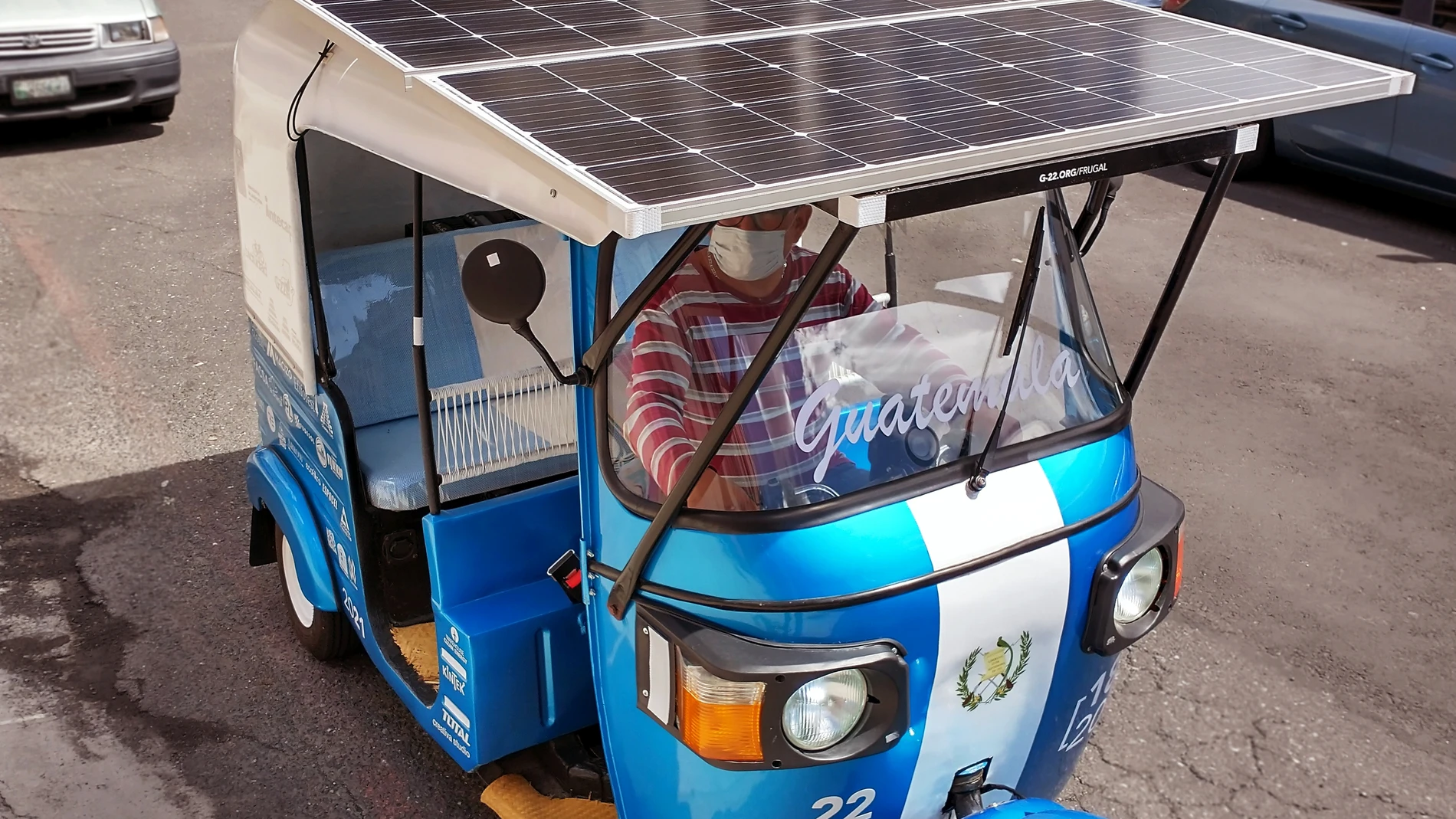 Tuk tuk solar proyecto de la Asociación Ambiental G22 de Guatemala