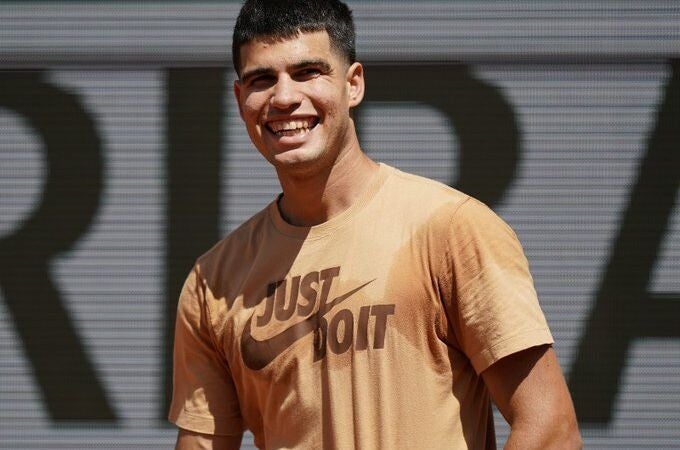 Carlos Alcaraz entrena en París para Roland Garros 2023