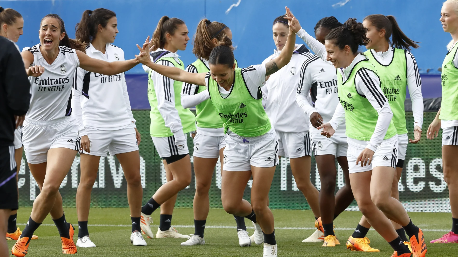 Las jugadoras del Real Madrid, durante el entrenamiento previo a la final