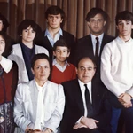 Barcelona, año 1986.- Jordi Pujol y su esposa, Marta Ferrusola posan con sus siete hijos: Mireia, a la dch. de su madre; Oriol, detrás; Marta; Josep, con camisa azul; Jordi; Pere y Oleguer.