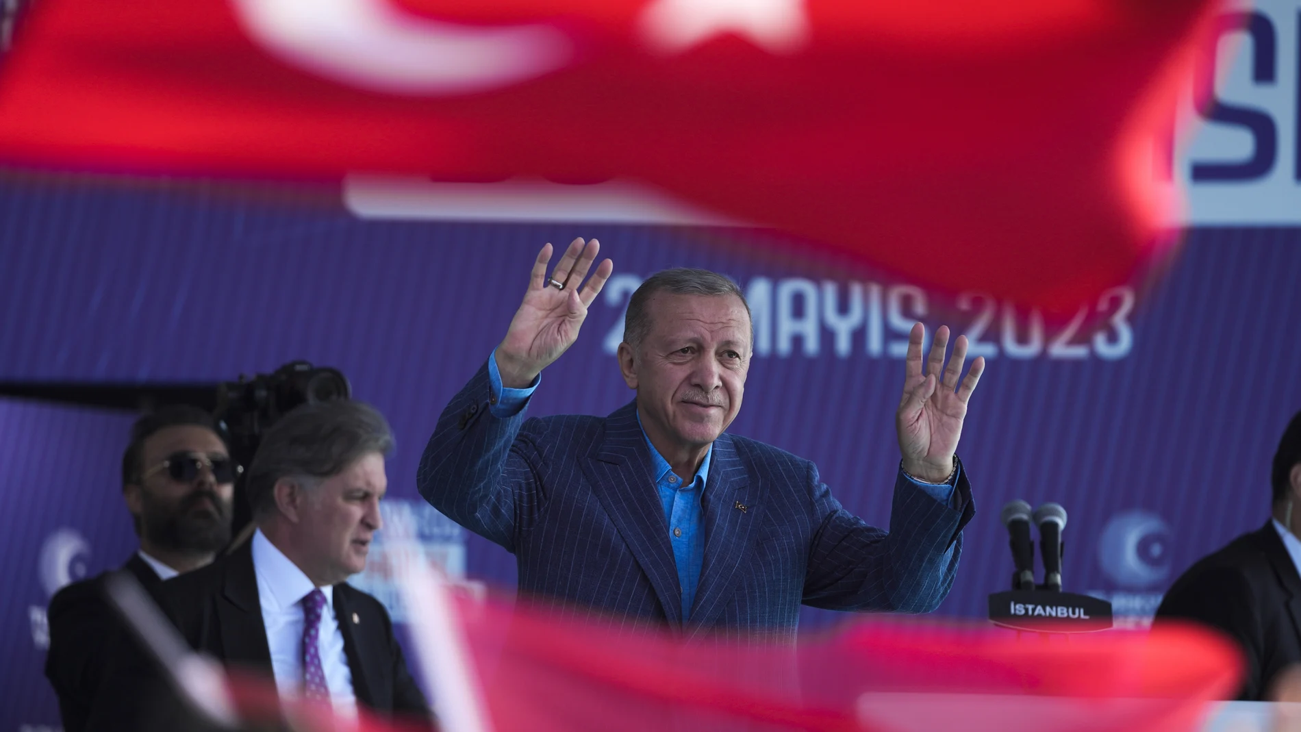 Recep Tayyip Erdodgan, en su mitin de cierre de campaña, ayer en Estambul