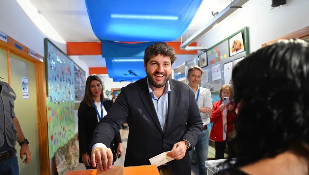 El candidato del PP a la presidencia de la Comunidad, Fernando López Miras