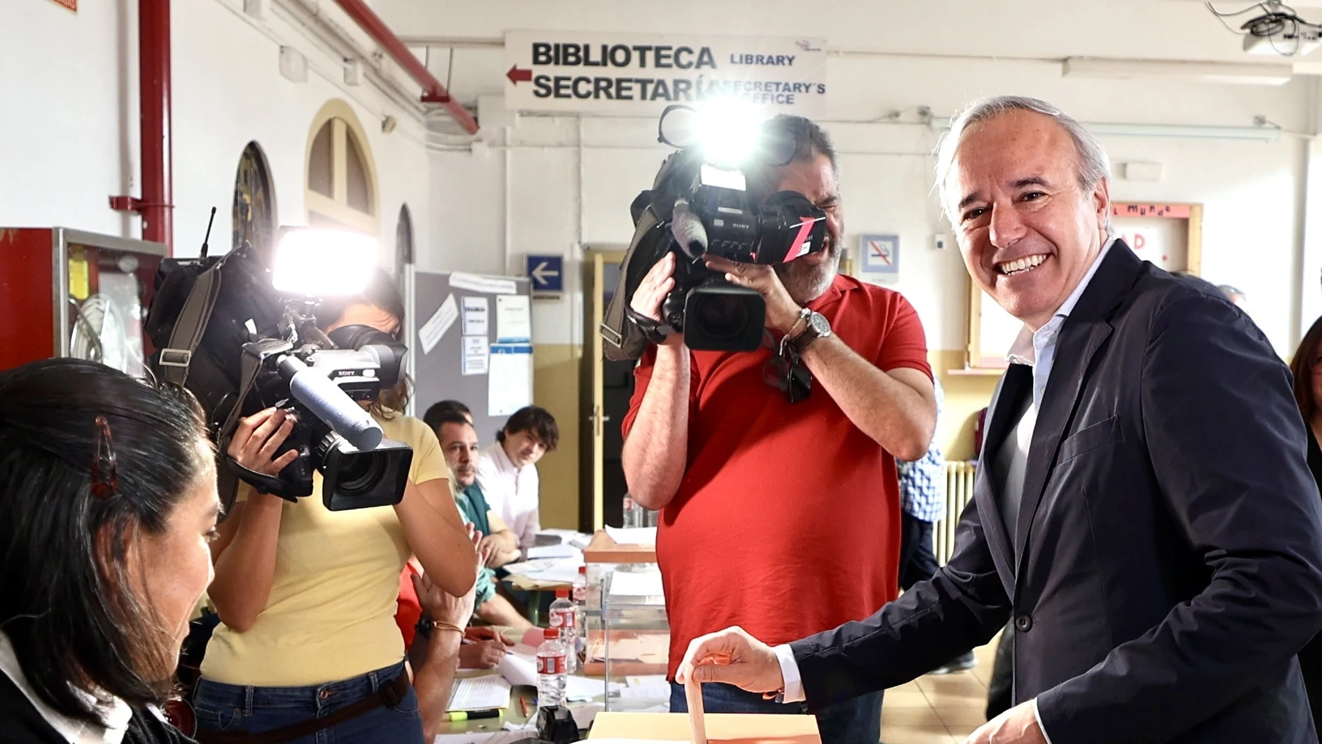 El candidato del Partido Popular (PP) a la Presidencia del Gobierno de Aragón, Jorge Azcón, vota el 28 de mayoPP ARAGÓN28/05/2023