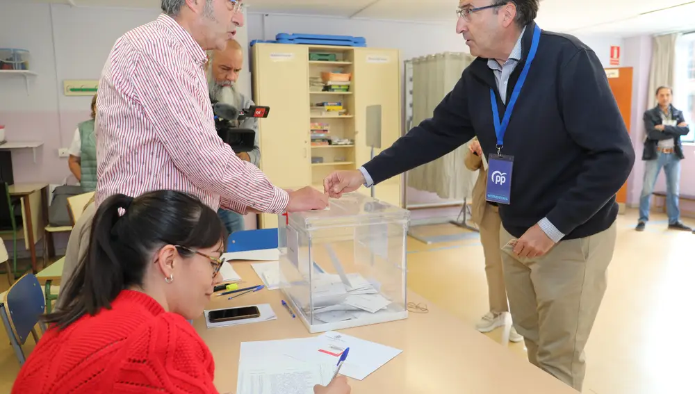 Polanco ejerce su derecho al voto en Palencia