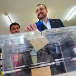 28M.- Barbón anima a votar como homenaje "a los güelos y güelas de Asturias"