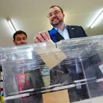 28M.- Barbón anima a votar como homenaje "a los güelos y güelas de Asturias"