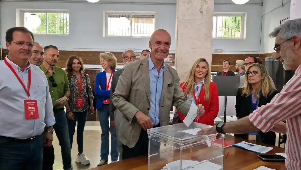Antonio Muñoz vota