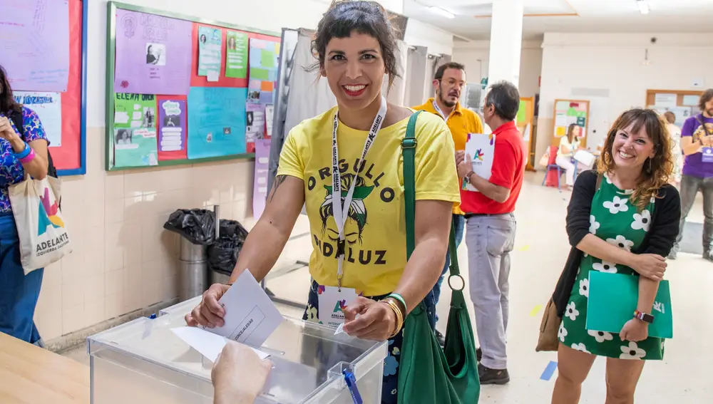 Teresa Rodriguez, portavoz de Adelante Andalucía, vota en Cádiz