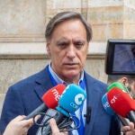 El alcalde de Salamanca, Carlos García Carbayo, atiende a los medios 