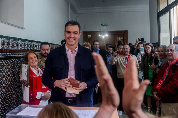Pedro Sánchez vota para las elecciones municipales y autonómicas de 2023
