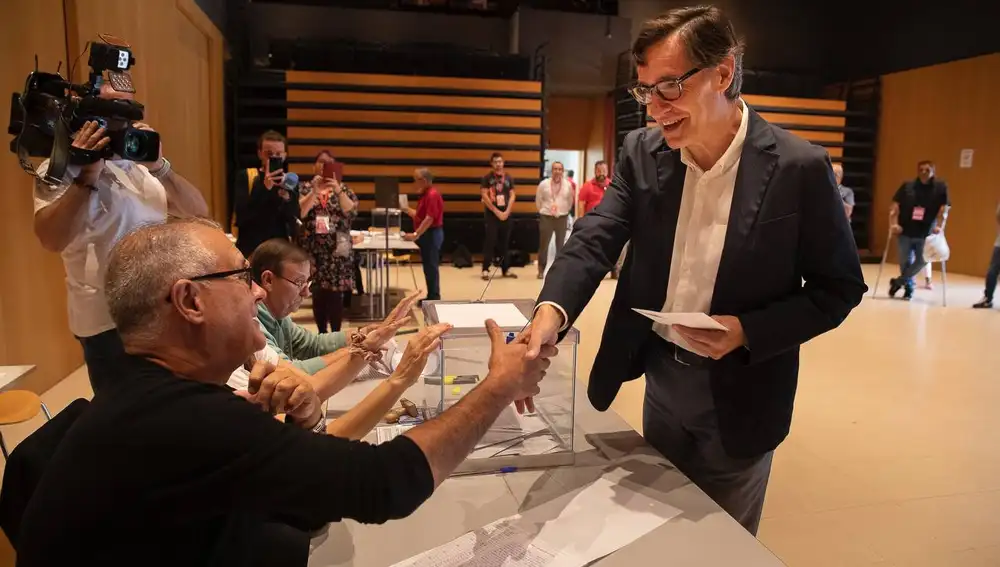 Salvador Illa vota en la Roca del Vallès