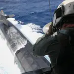 Una operación de reabastecimiento de un submarino clase Ohio desde un helicóptero
