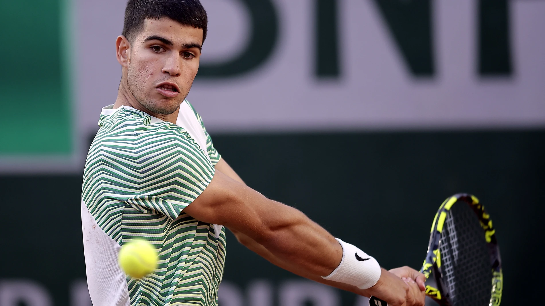 Paris (France), 29/05/2023.- Carlos Alcaraz of Spain plays Flavio Cobolli of Italy in their Men's Singles first round match during the French Open Grand Slam tennis tournament at Roland Garros in Paris, France, 29 May 2023. (Tenis, Abierto, Francia, Italia, España) EFE/EPA/CHRISTOPHE PETIT TESSON 