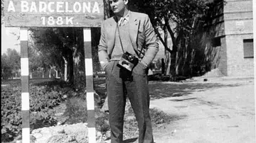 Errol Flynn durante la Guerra Civil, en 1937