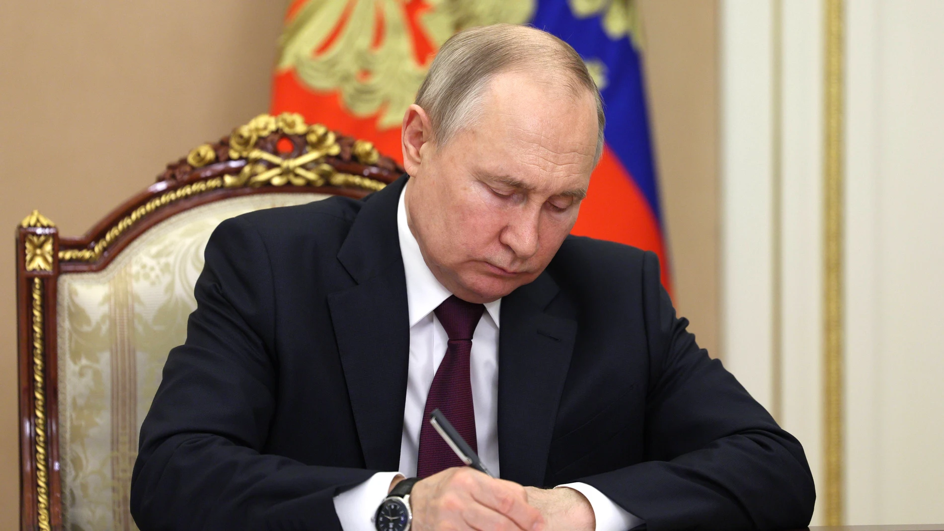 Moscow (Russian Federation), 30/05/2023.- Russian President Vladimir Putin chairs a meeting with members of the government, via a video conference at the Kremlin in Moscow, Russia, 31 May 2023. The main topic of the meeting was issues related to regional investment policy and the implementation of 'road maps' for the transformation of the business climate in Russia. (Rusia, Moscú) EFE/EPA/GAVRIIL GRIGOROV /SPUTNIK / KREMLIN POOL