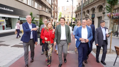 El presidente del PPCyL, Alfonso Fernández Mañueco, junto a los candidatos