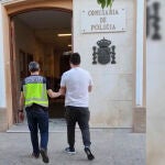 El hombre de 25 años detenido en Palos de la Frontera (Sevilla), un acosador de niñas que contactaba con menores de entre 10 y 15 años en TikTok para solicitarles imágenes de carácter sexual