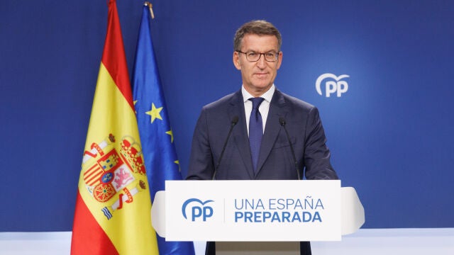 Feijóo admite que tiene "un problema" con el inglés pero recuerda que hay traductores en las cumbres internacionales