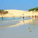 Bañistas en una playa gaditana