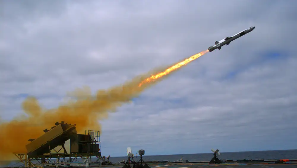 Lanzamiento de un NSM desde el USS Coronado (LCS-4) en 2014.