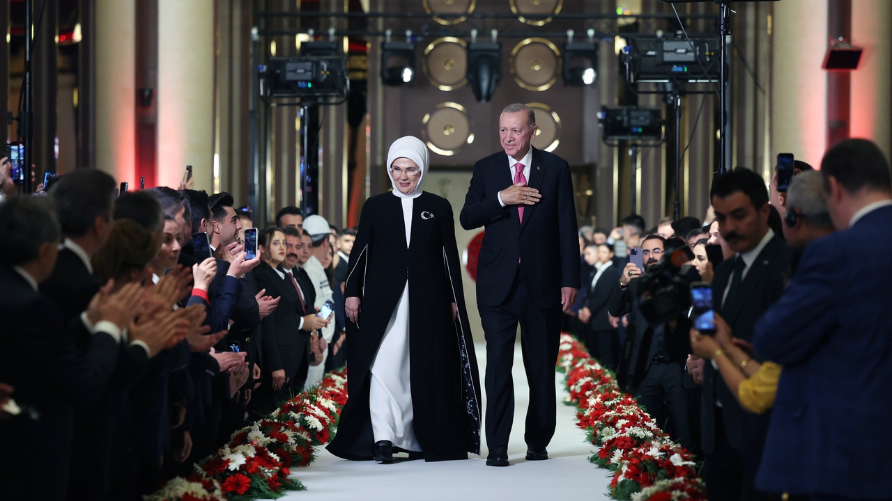 Erdogan wurde in einer Zeremonie ohne westliche Führer zum „Sultan“ gekrönt