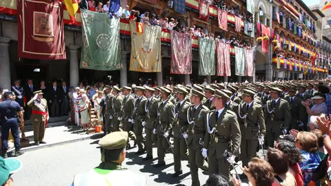 Las calles de la Ciudad Imperial se engalanan para dotar al Corpus de mayor vistosidad si cabe