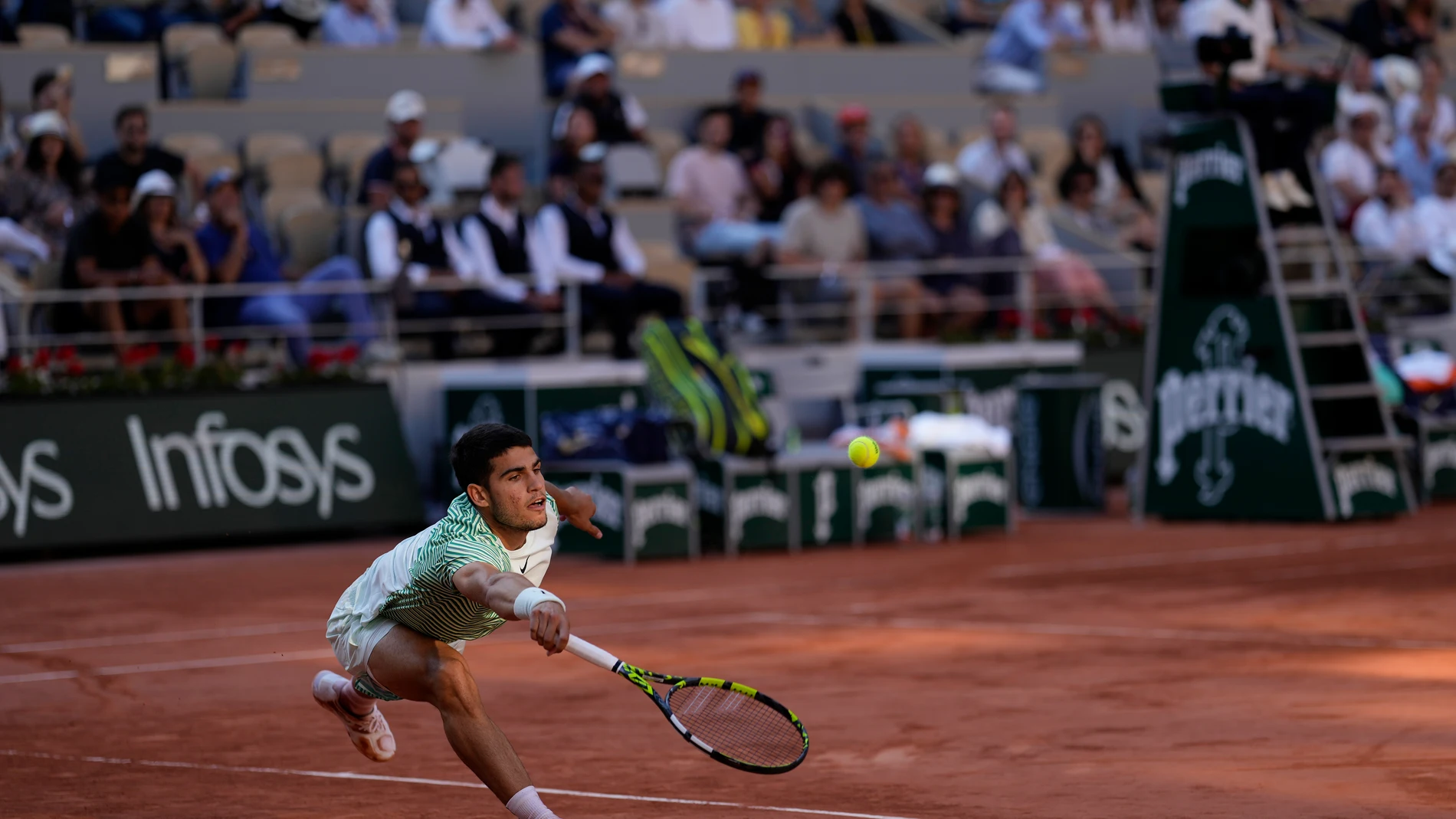 Spain's Carlos Alcaraz plays a shot against Italy's Lorenzo Musetti during their fourth round match of the French Open tennis tournament at the Roland Garros stadium in Paris, Sunday, June 4, 2023. (AP Photo/Thibault Camus)